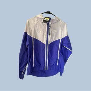 NWT Nike windbreaker jacket. Women’s small.